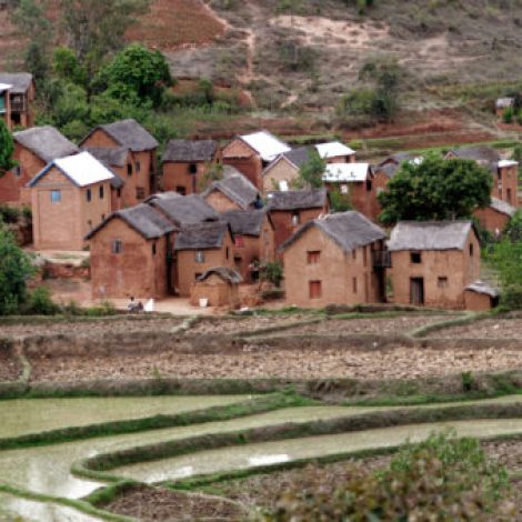 Village avec rizieres hautes terres